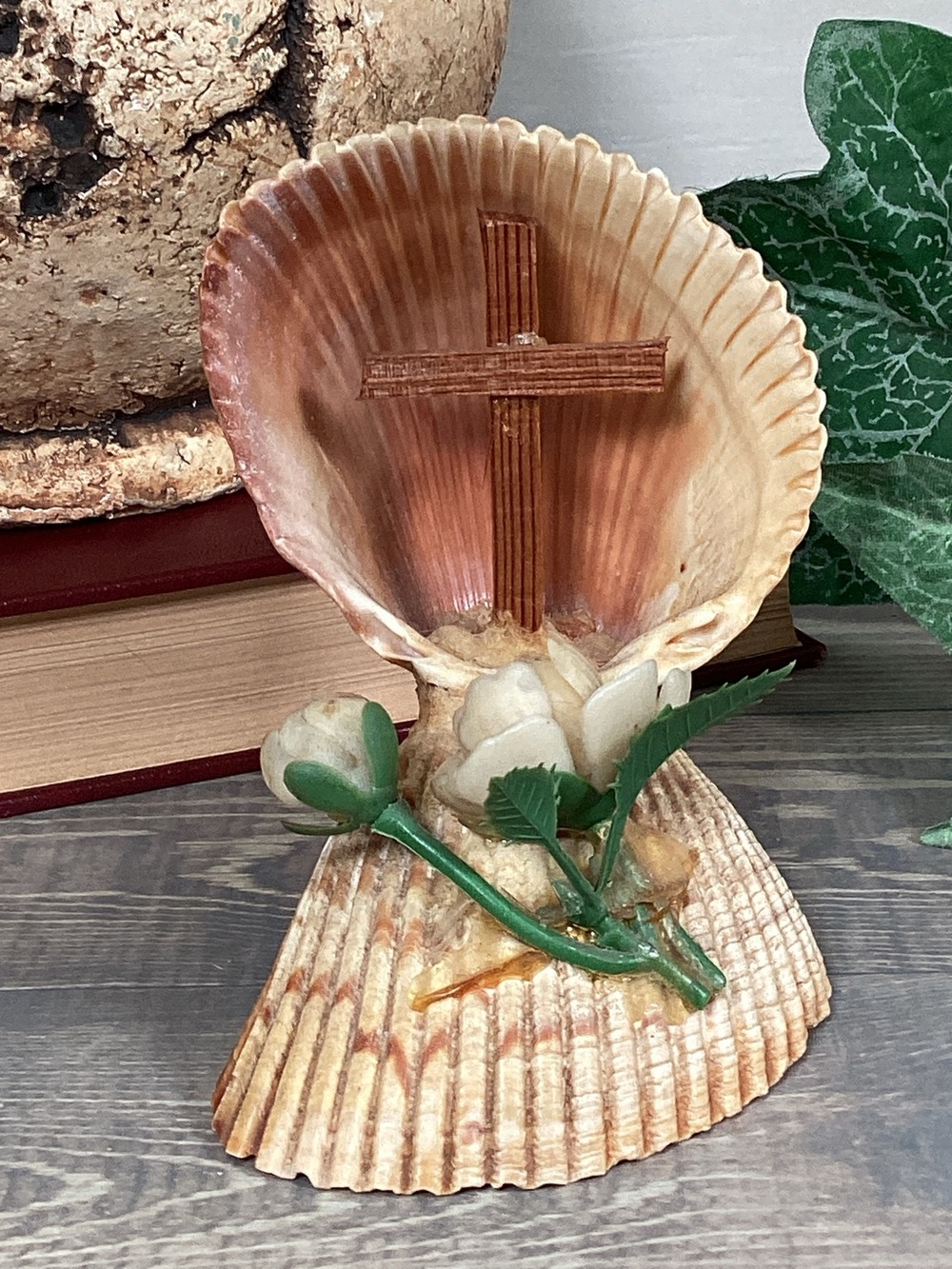 Vintage Handmade Florida Seashell Religious Christian Cross Art Souvenir
